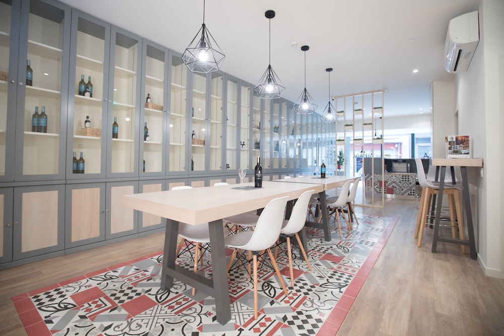 Almada Wine House 26/37