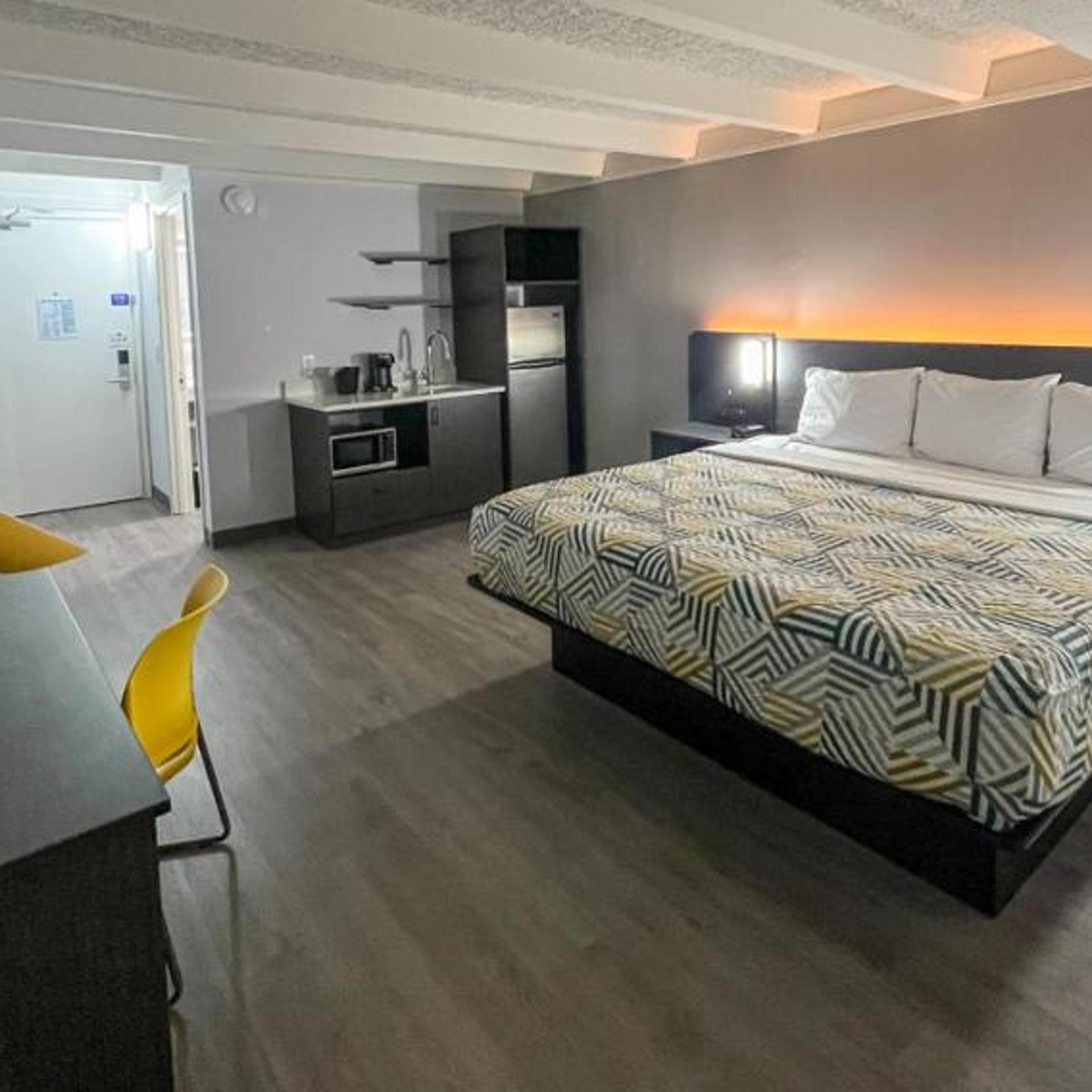 Studio6 Rockford, IL - RFD Airport 15/23
