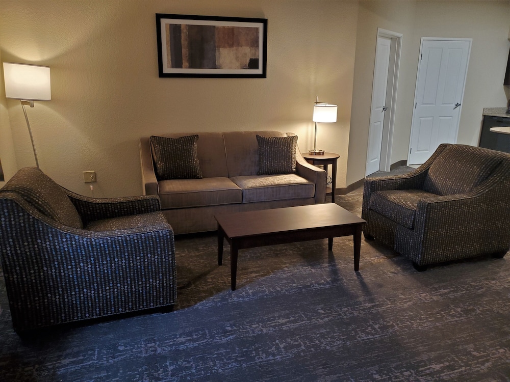 Cobblestone Suites Oshkosh 42/75