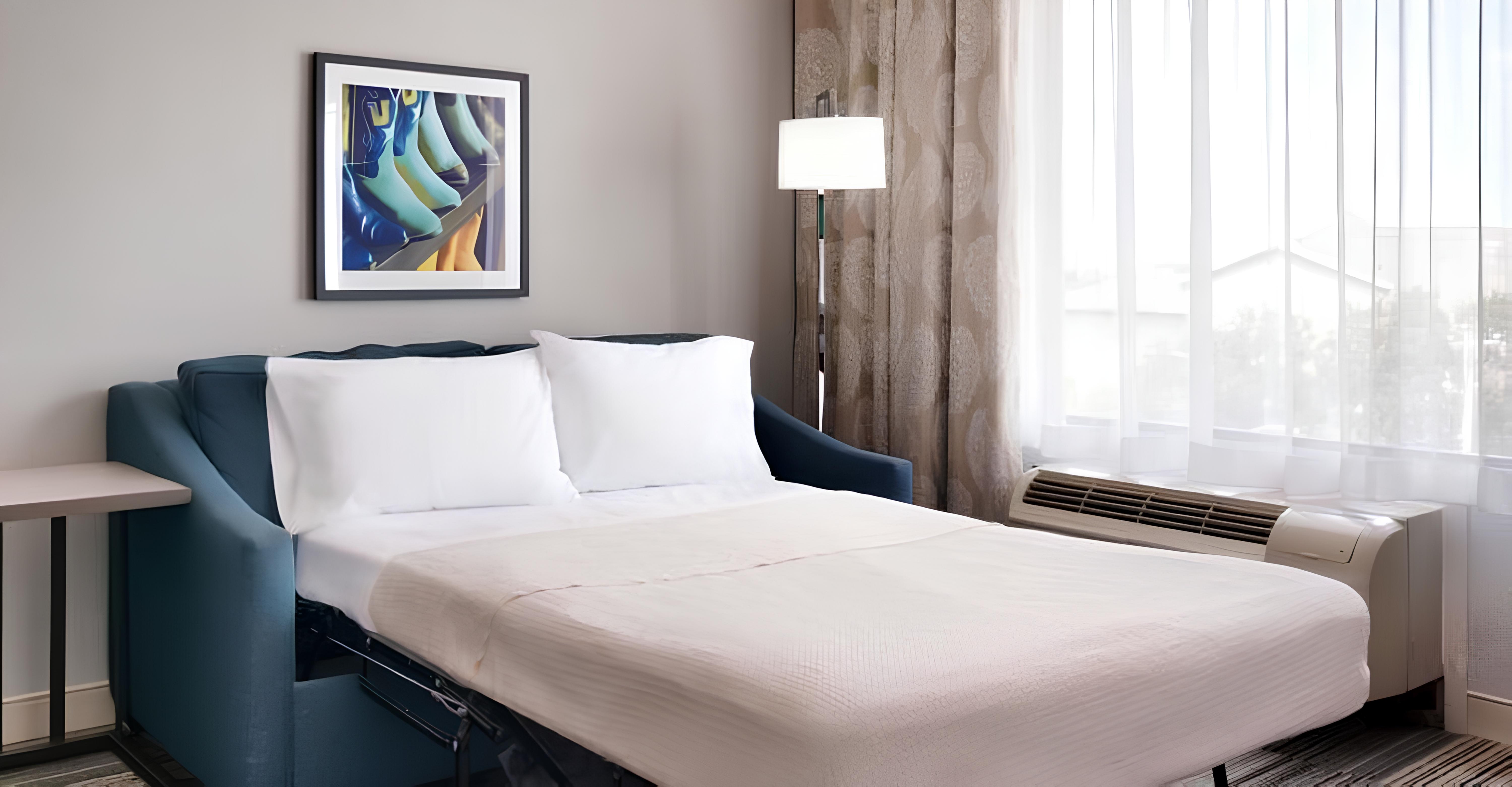 STUDIO, SUITE, KING BED, SOFA