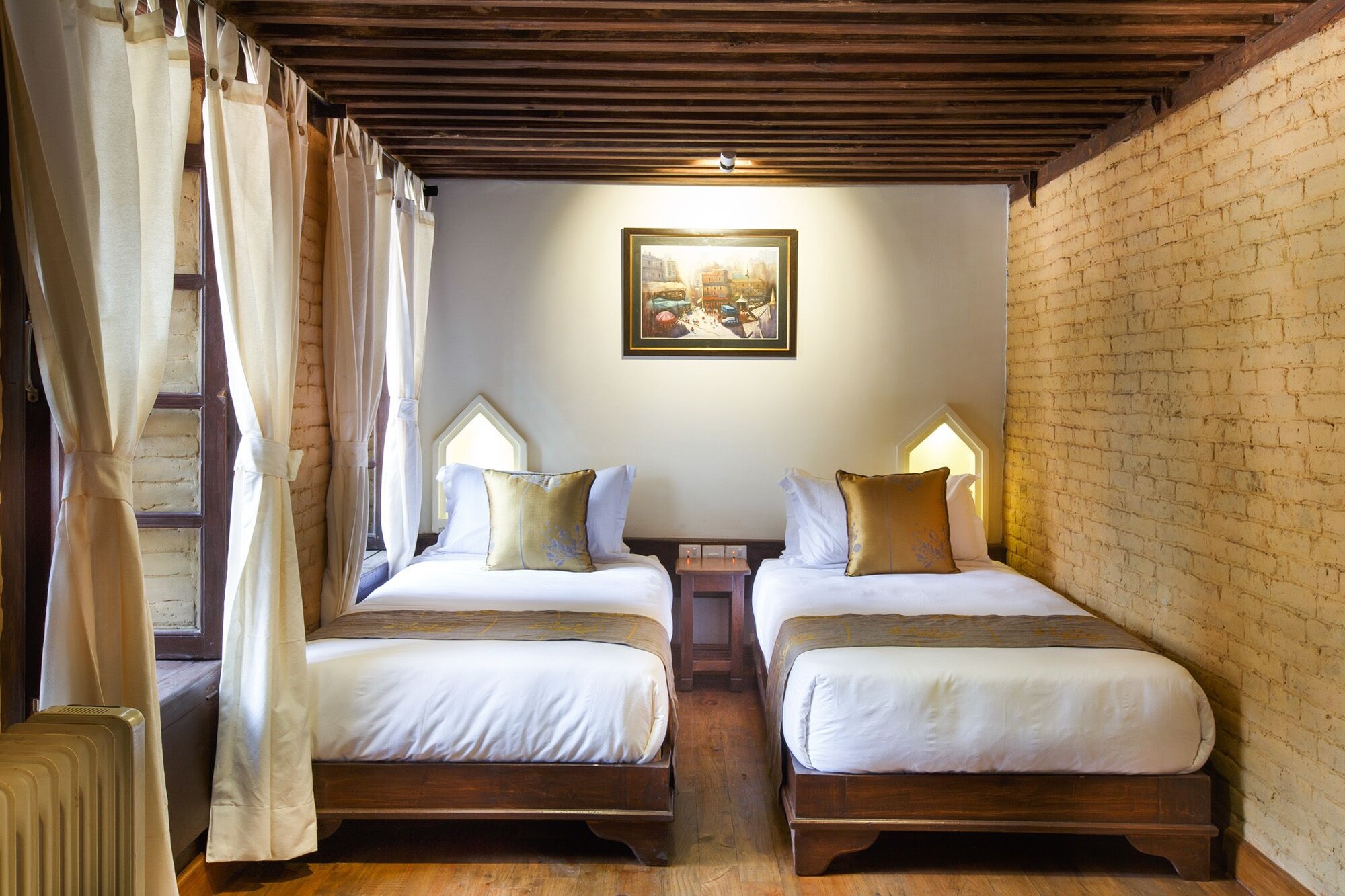 CLASSIC, TWIN BEDS, COURTYARD VIEW