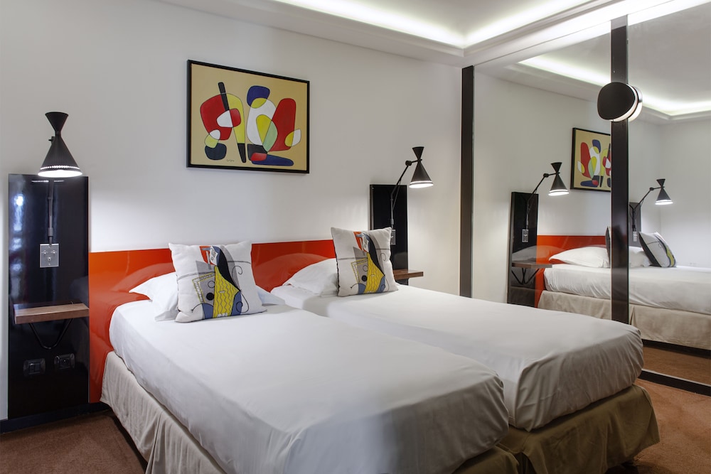 FAMILY SUITE, OLD PORT VIEW