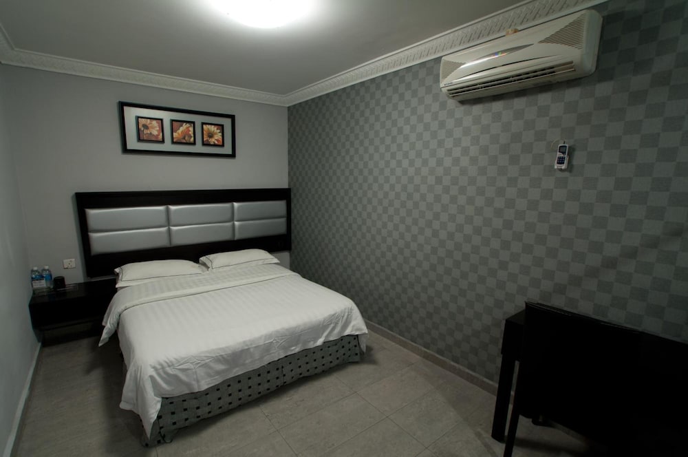 T Hotel 19/47