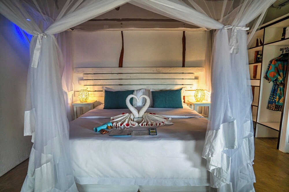 Vilanculos Beach Lodge T 9/50