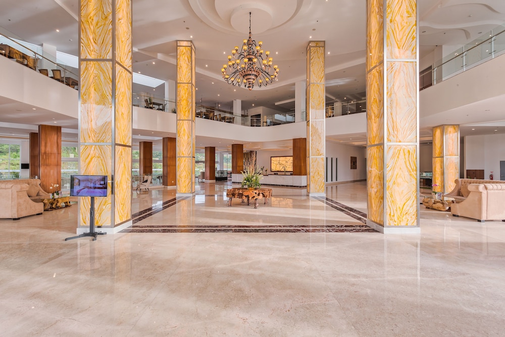 Le Eminence Hotel Convention And Resort 4/57