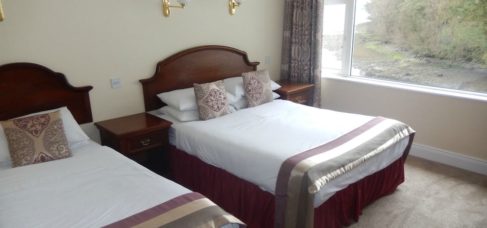 The Central Hotel Donegal 32/64