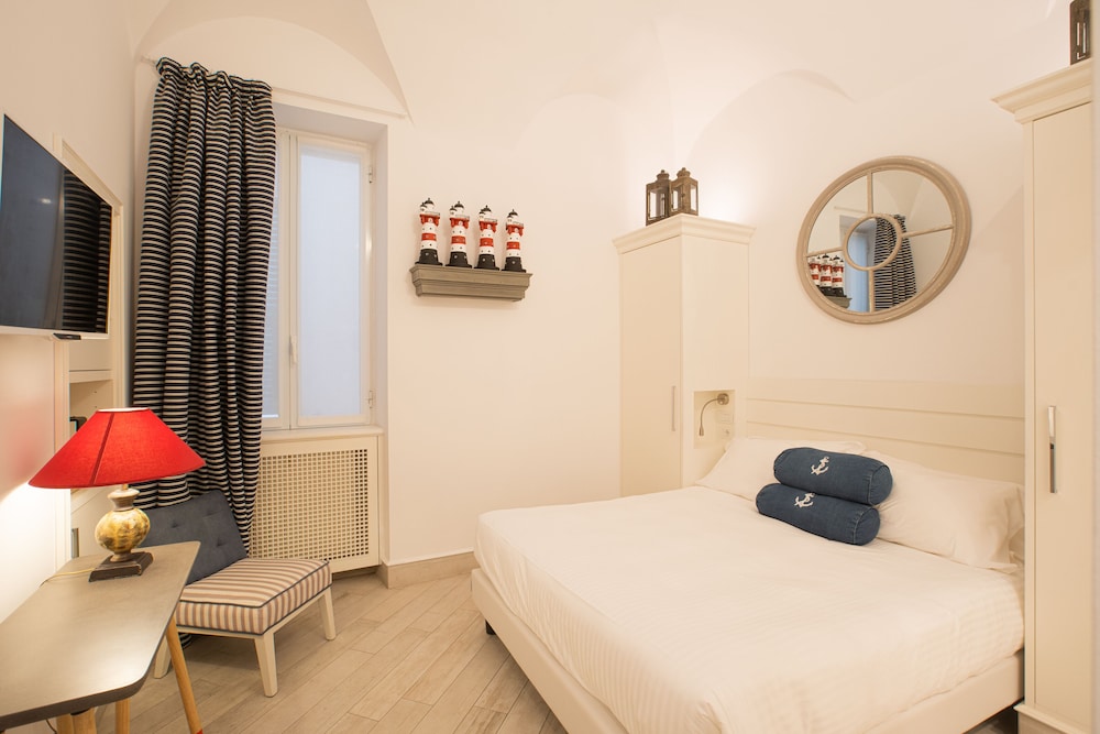 Marina Hotel Charming Rooms 10/47