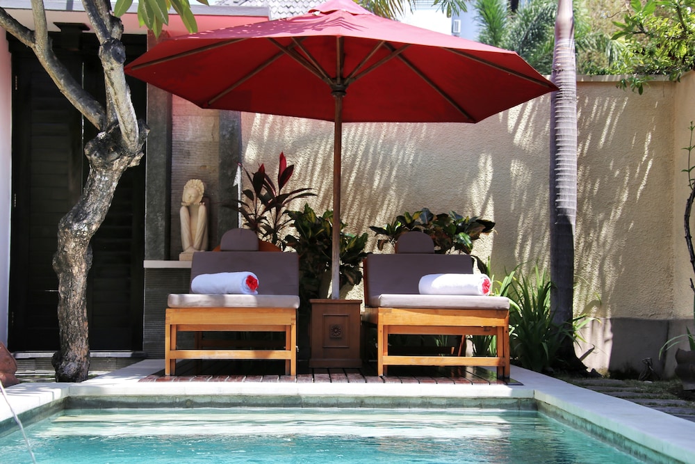 THE SANYAS SUITE 39/72