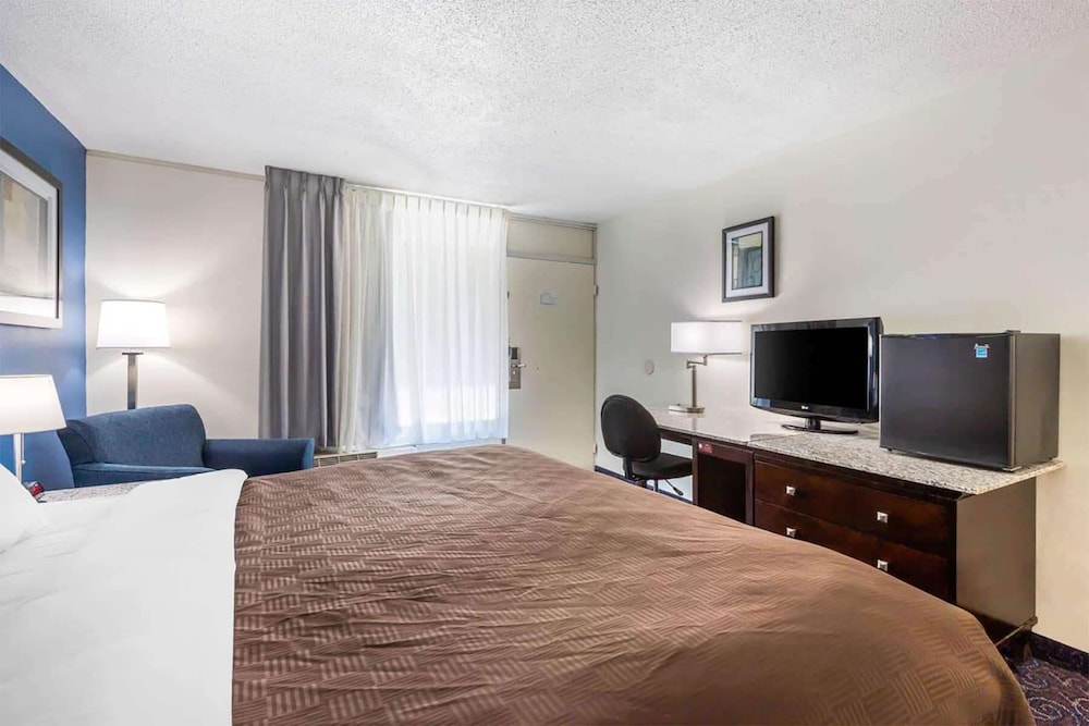 Days Inn and Suites by Wyndham Oxford 6/27