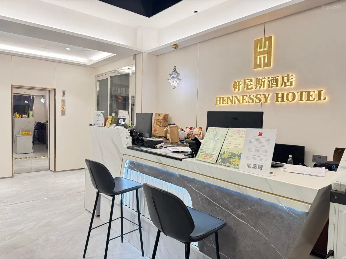 Hennessy Hotel 14/15