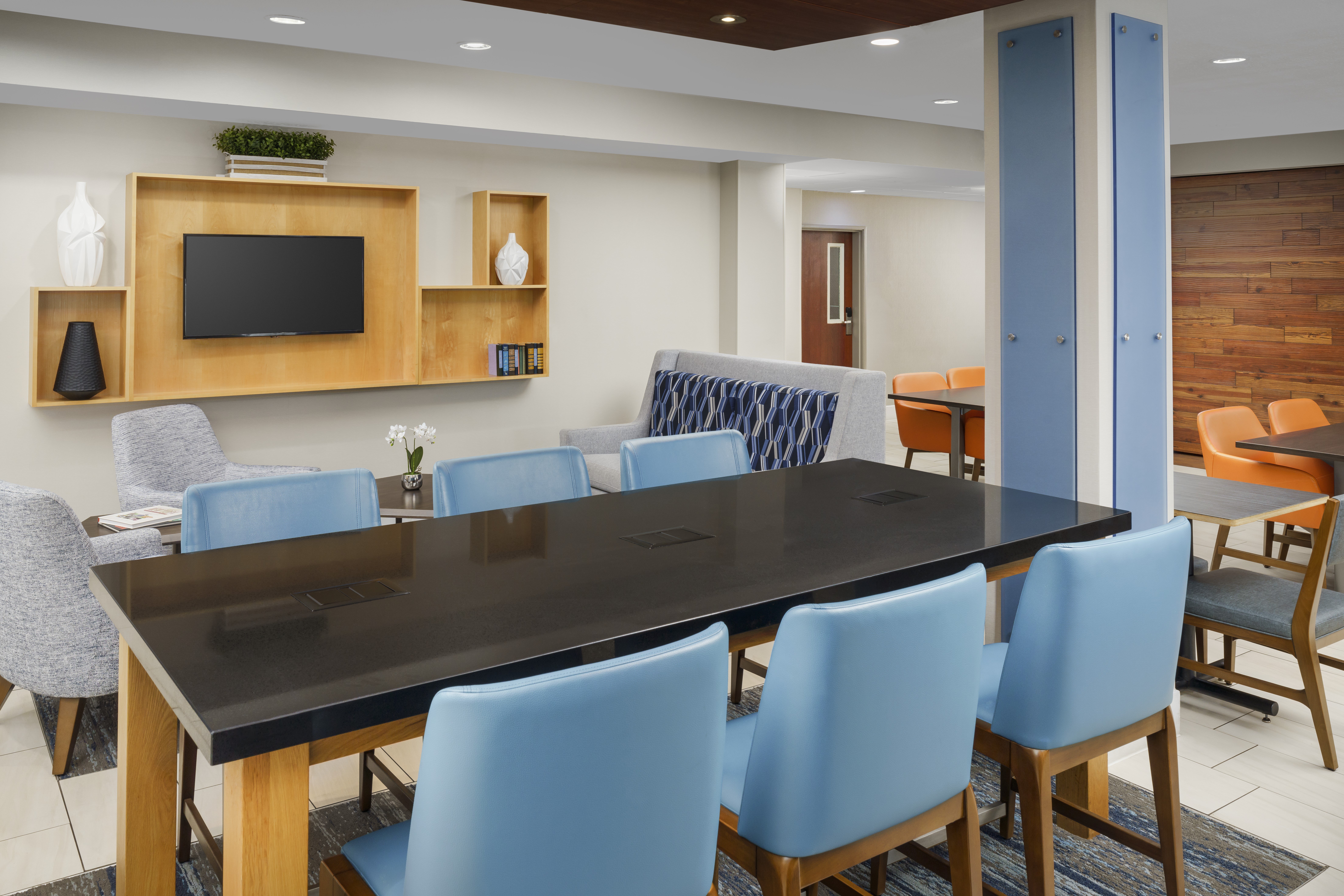 Holiday Inn Express Irondequoit 58/65