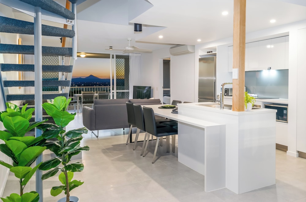 Noosa Hill Resort. 69/78