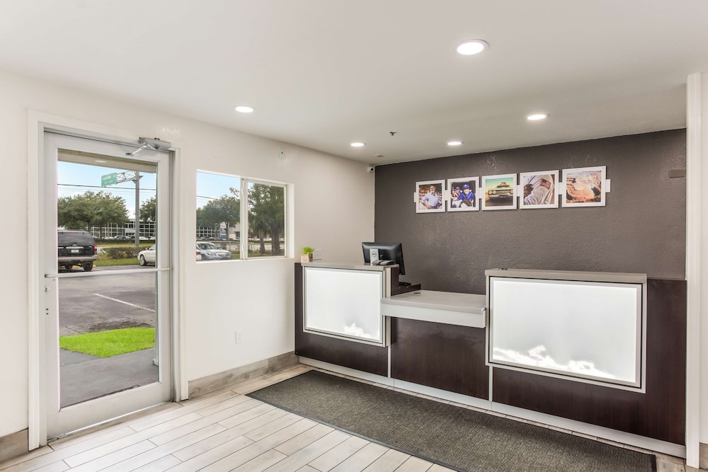 Lobby at Studio 6 Extended Stay - Jacksonville, FL - South, JACKSONVILLE - FL