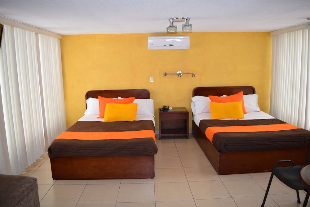 BASIC, 2 DOUBLE BEDS