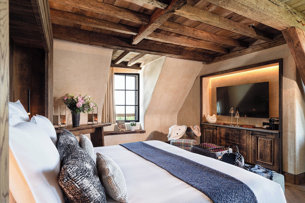 Suite, Double Bed, River View, Bath and Shower, Balcony