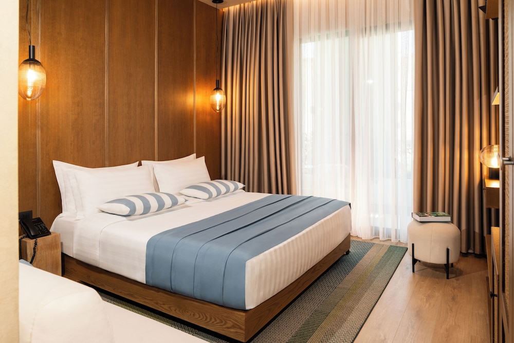 Garden, Deluxe, King Bed