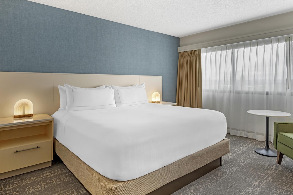 Statesman, Suite, King Bed