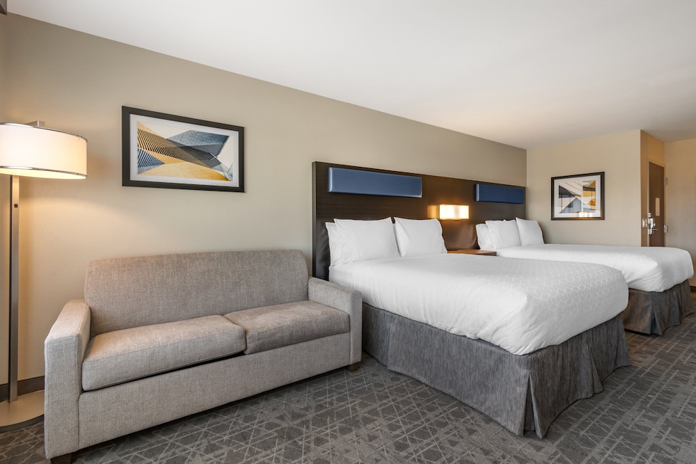 Holiday Inn Express And Suites Carlisle Southwest I-81 13/42