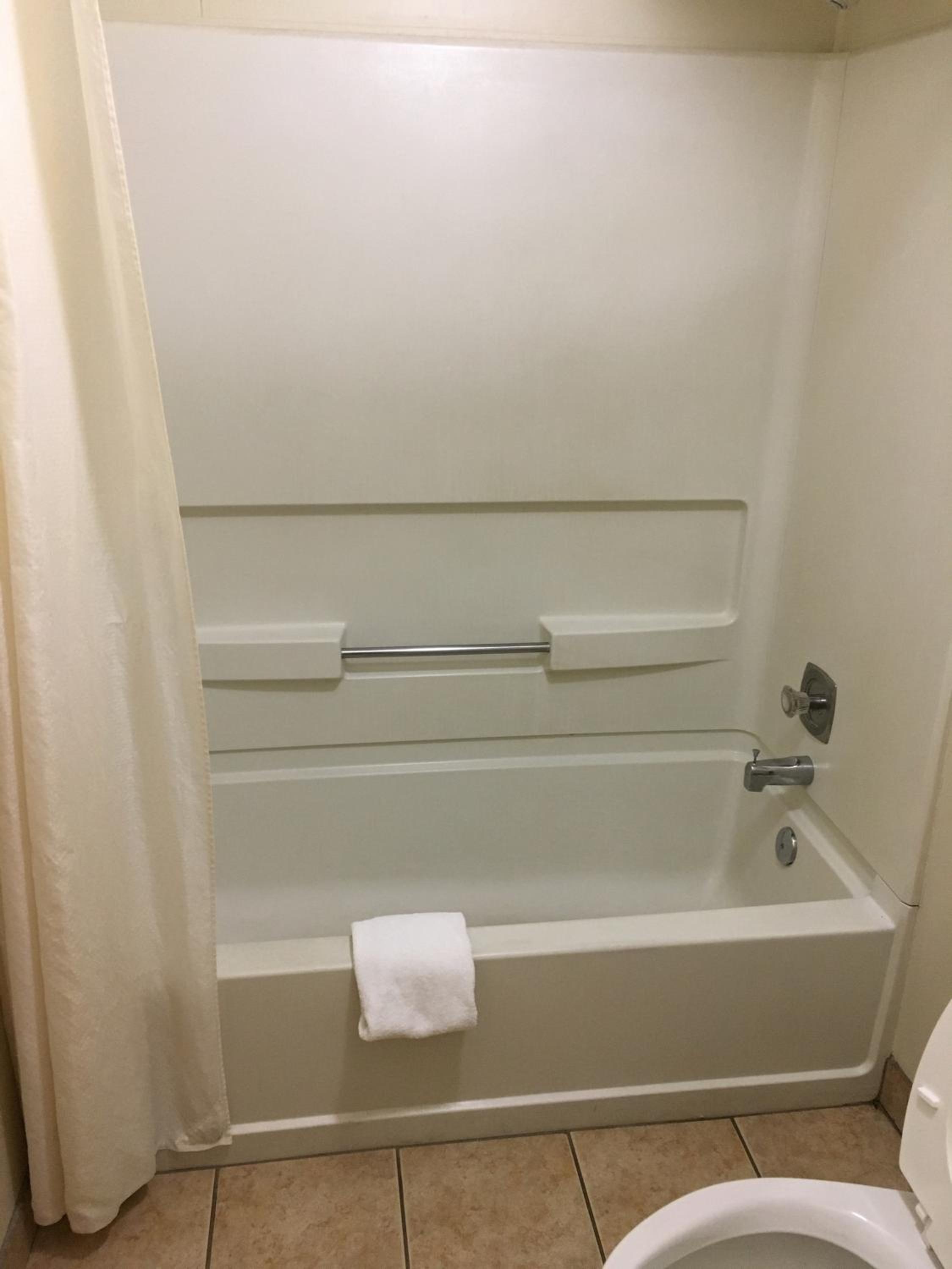Room, King Bed, Smoking, Econo Lodge Eden, NC 3/4