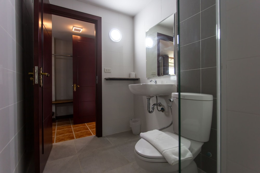Iron Resort&Hotel 49/49