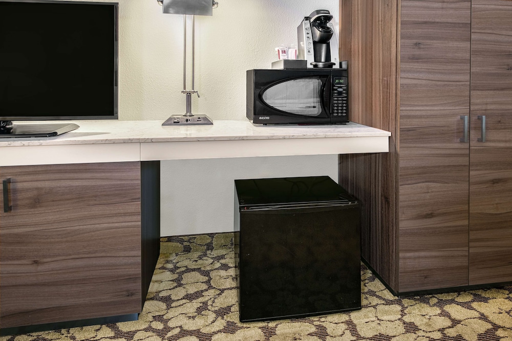 Hilton Garden Inn San Antonio Airport Hotel 8/59