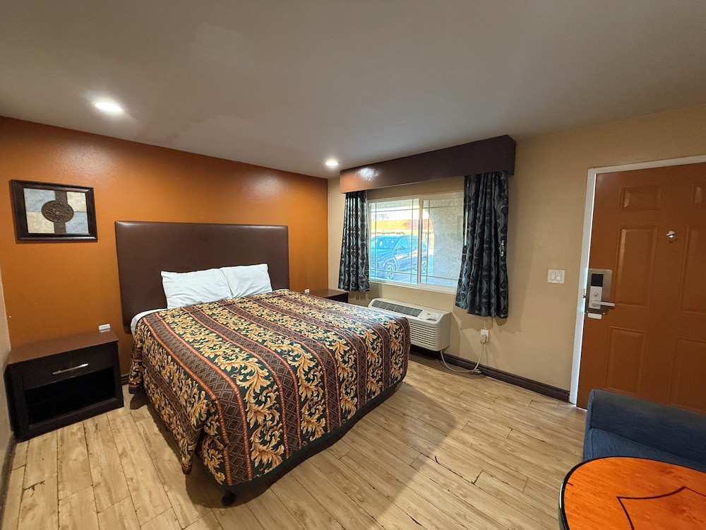 Rocky Inn Motel 12/44