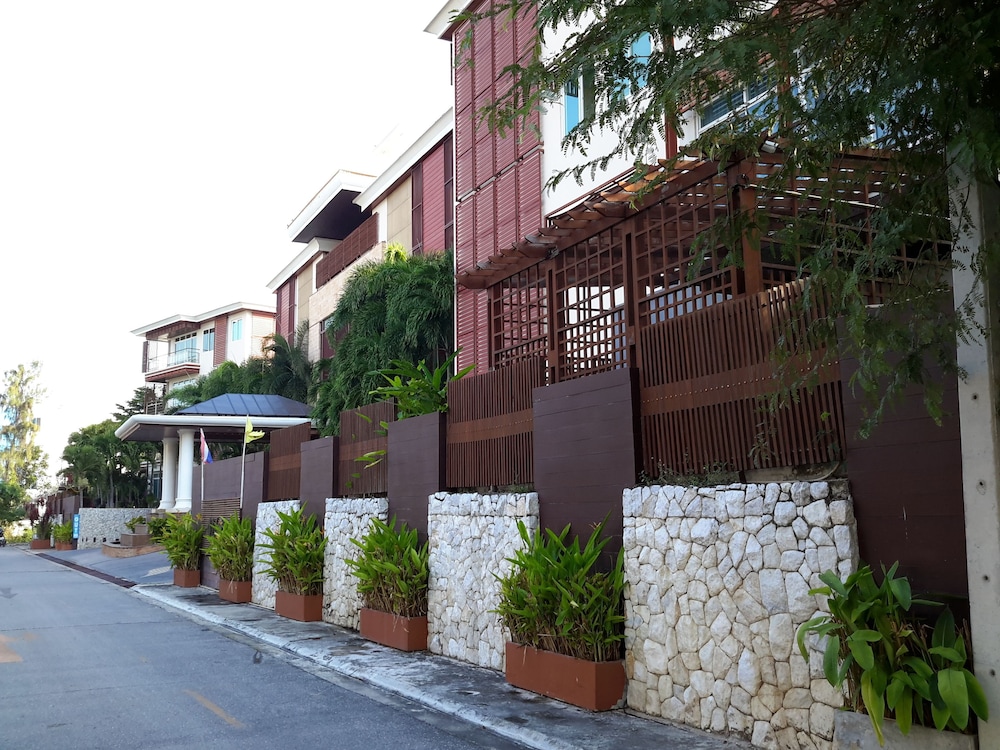 Beachfront Family Penthouse Hua Hin photo3
