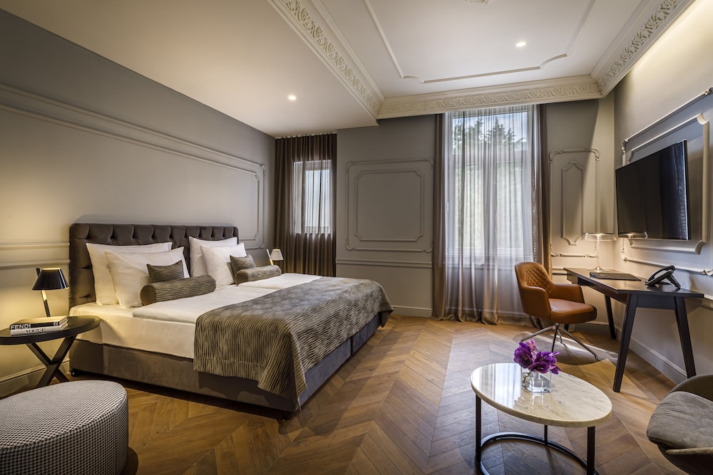 Spa, Suite, Twin Beds
