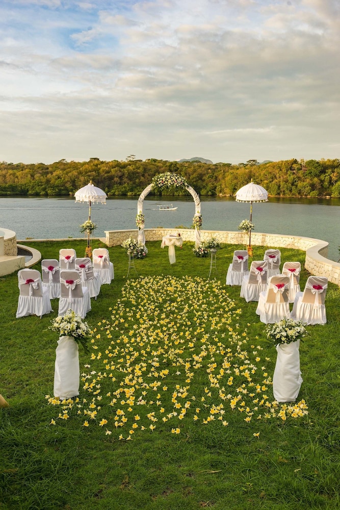 Menjangan Dynasty Resort 68/73