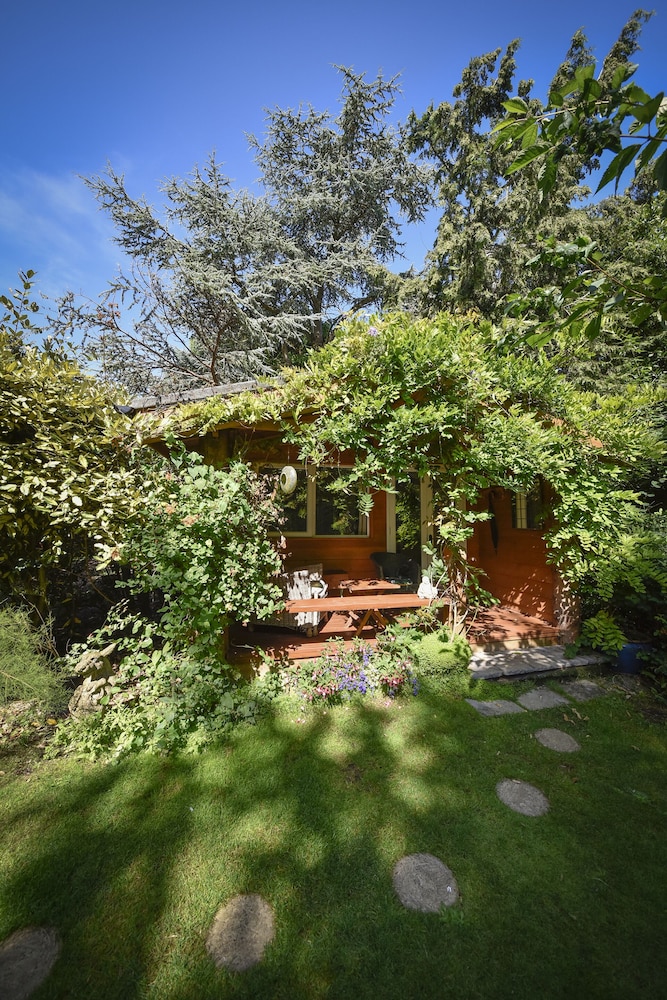 24 Ward Avenue 34/47