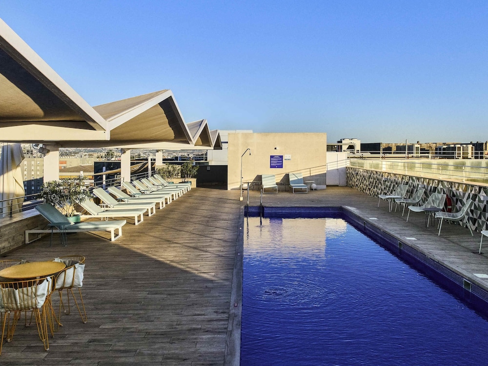 Novotel Sevilla 74/77