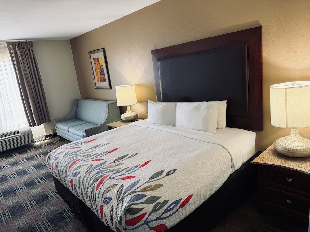 ROOM, KING BED