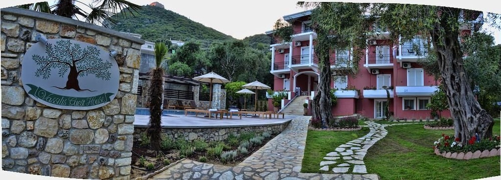 Vassilis Guest House 30/40