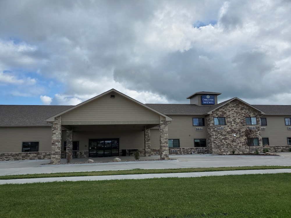 Cobblestone Inn & Suites - Boone 45/50