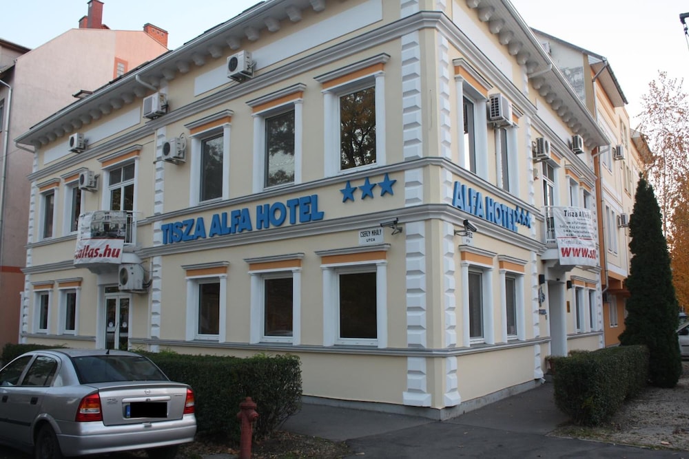 Tisza Alfa Hotel 41/48