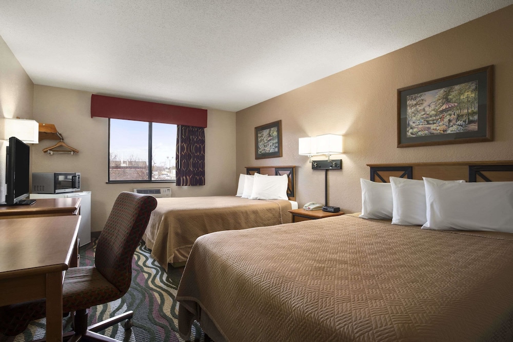 Travelodge By Wyndham Battle Creek 8/18