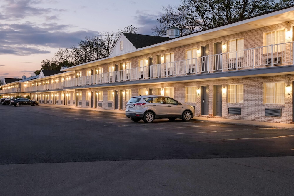 Days Inn by Wyndham Whitmore Lake 54/64