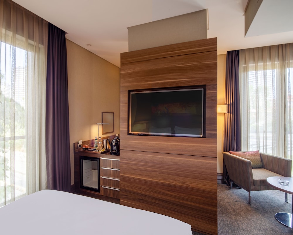 غرفة بريميوم بسرير فردي، HOLIDAY INN ISTANBUL - KADIKOY 3/7
