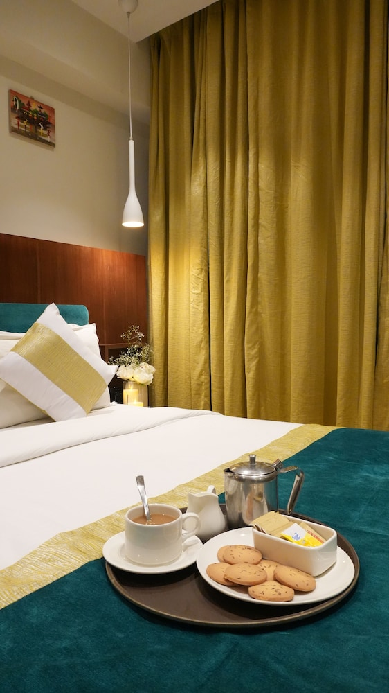 The Club Emerald Chembur 37/51