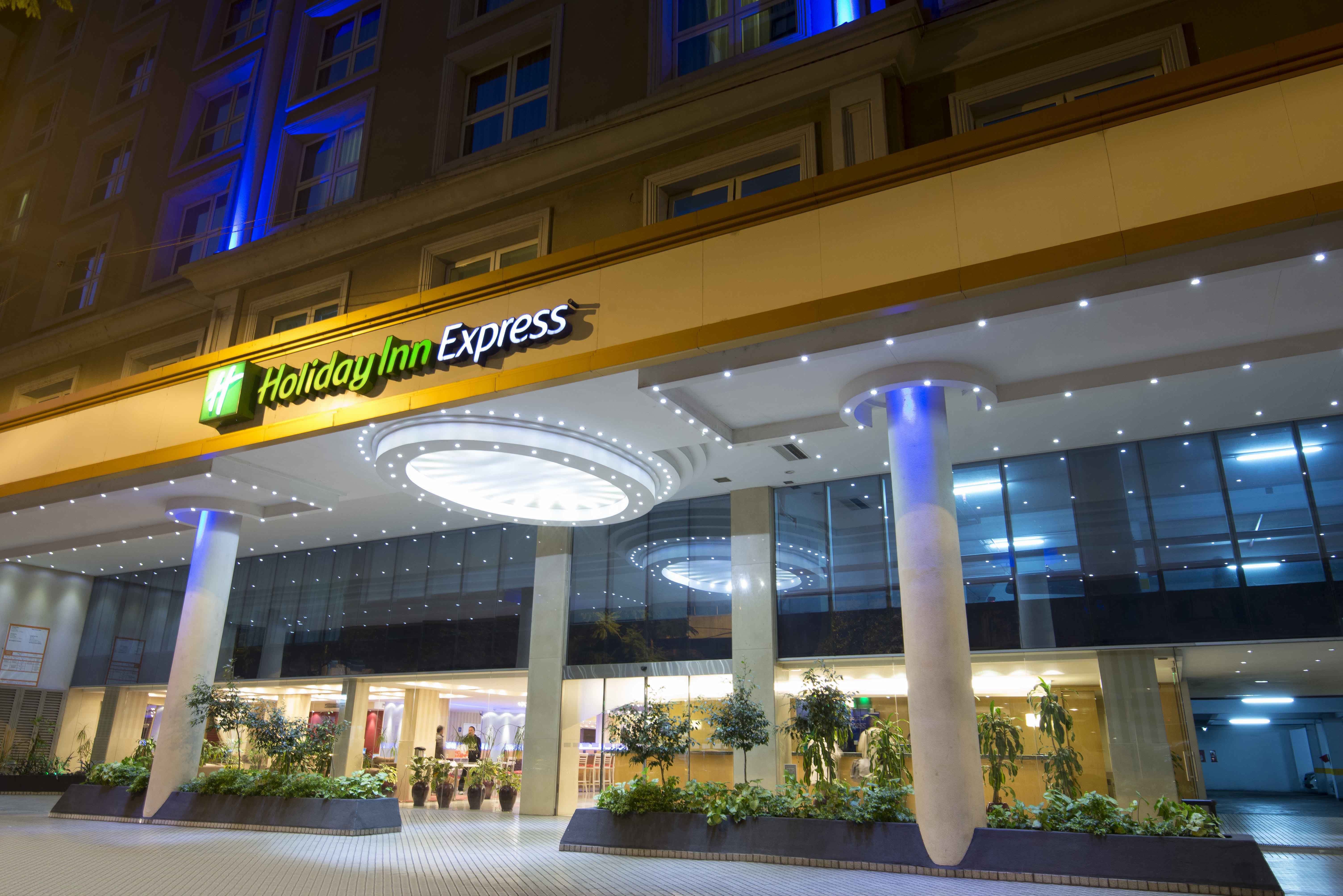 HOLIDAY INN EXPRESS ROSARIO 3/56