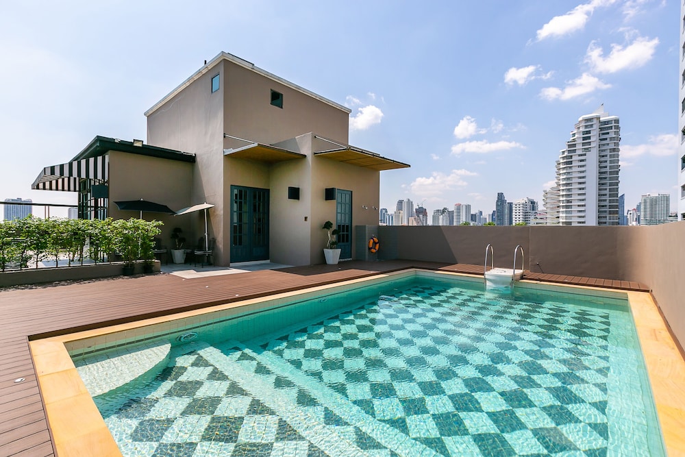 THEA Private Suites by TH District 60/64