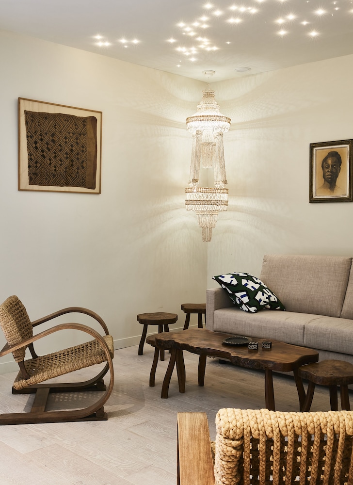Eden Lodge Paris 25/40