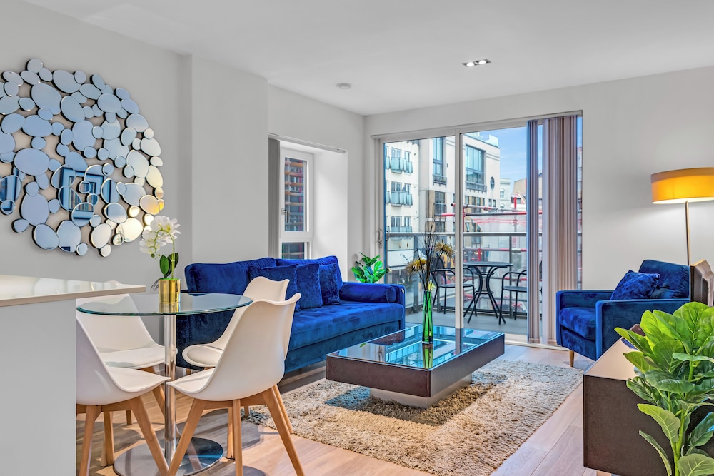 Avant Garde Apartments By Squa.Re 26/43