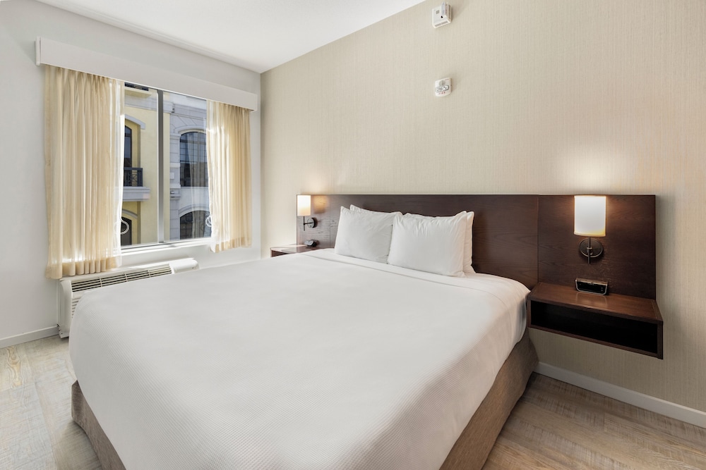 Room, King Bed, Sofa, Accessible