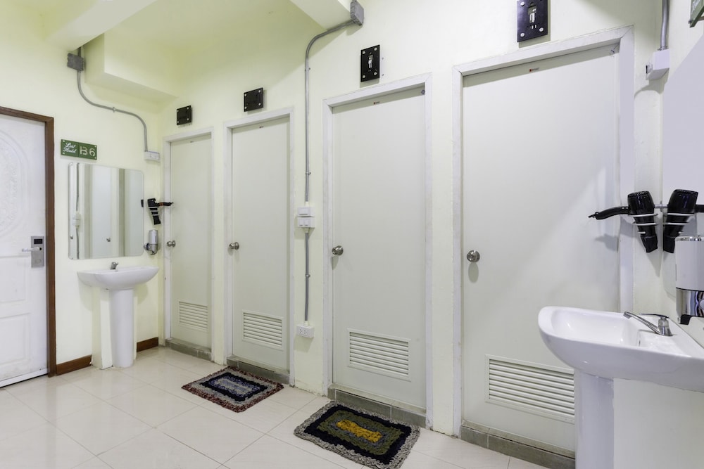 غرفة بريميوم بسرير مزدوج بحمام مشترك، OYO 928 Leaf Hostel 3/3