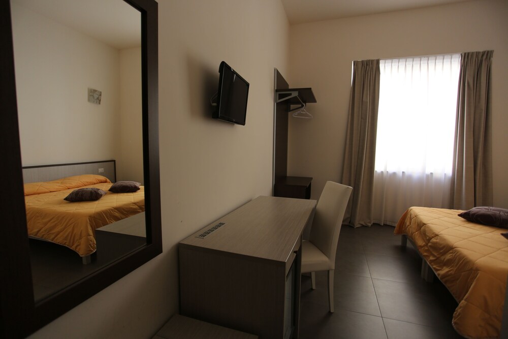 HOTEL EUBEA 34/79
