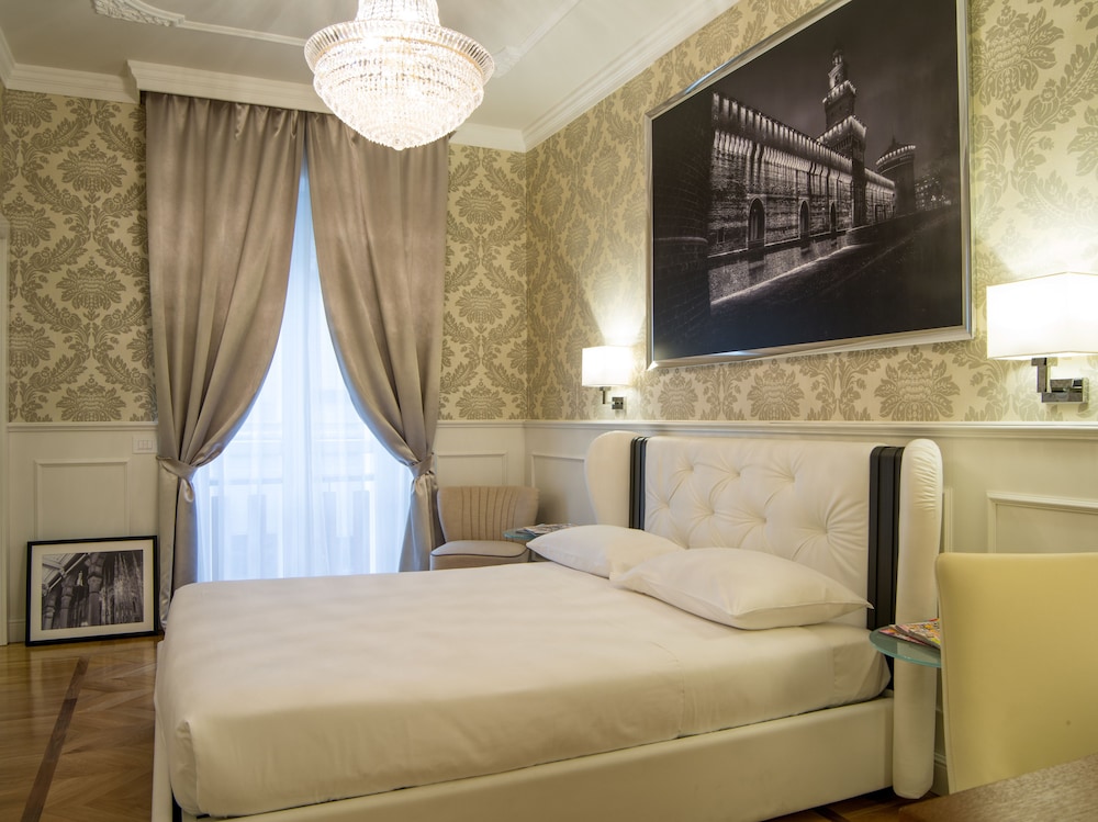 ROOM, DOUBLE BED