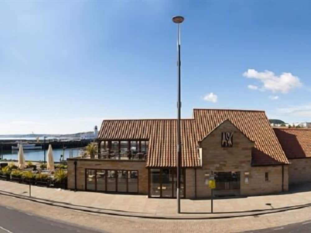 Harbourside Apartments 3/50