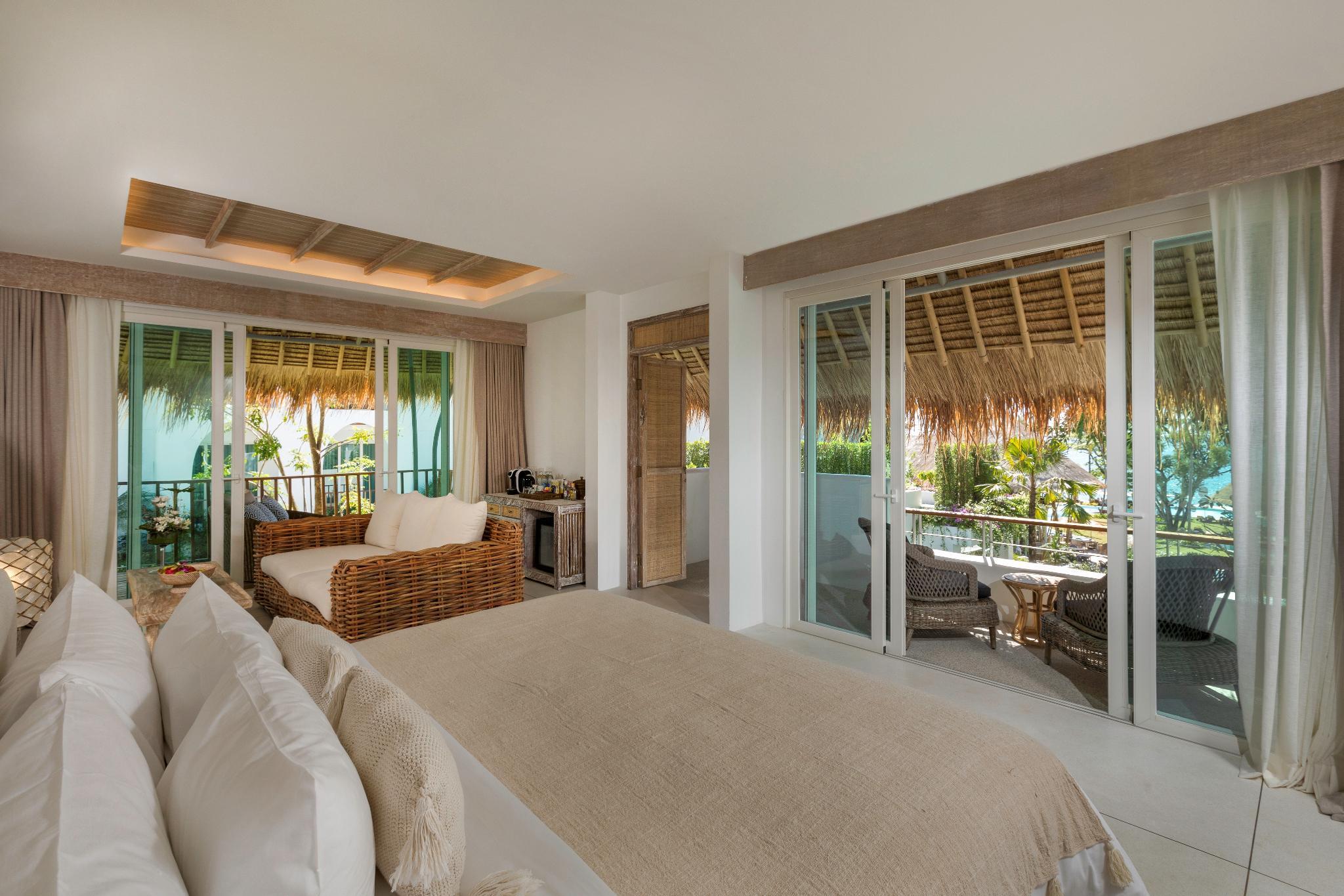 Eden, King Bed, Pool Access