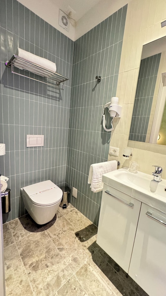 Hotel Cristina 42/45